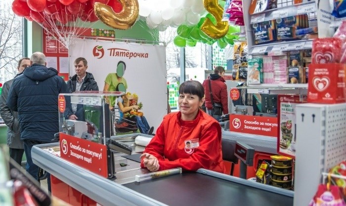 Вопрос относительно ответственности продавца-кассира за просроченный товар в сети Пятерочка