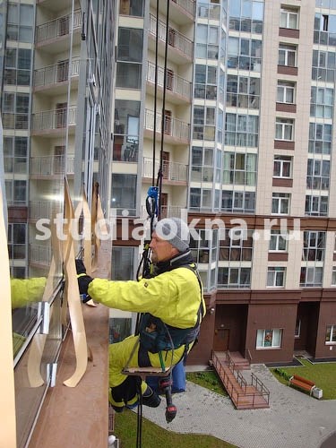 Монтаж кровли на балконе: выбор зависимой или независимой системы