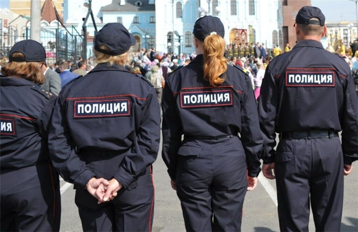 Зарплата в соответствии с занимаемой должностью