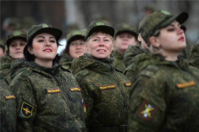 Как поступить на службу в ВС РФ женщине