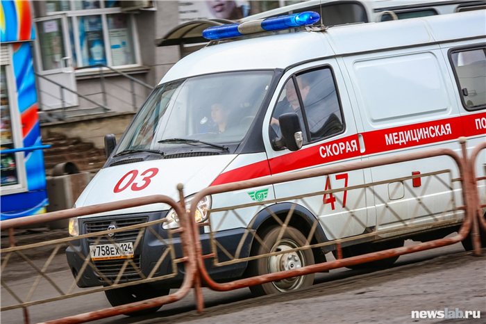 Обязаны ли врачи «скорой» надевать бахилы дома у пациента?