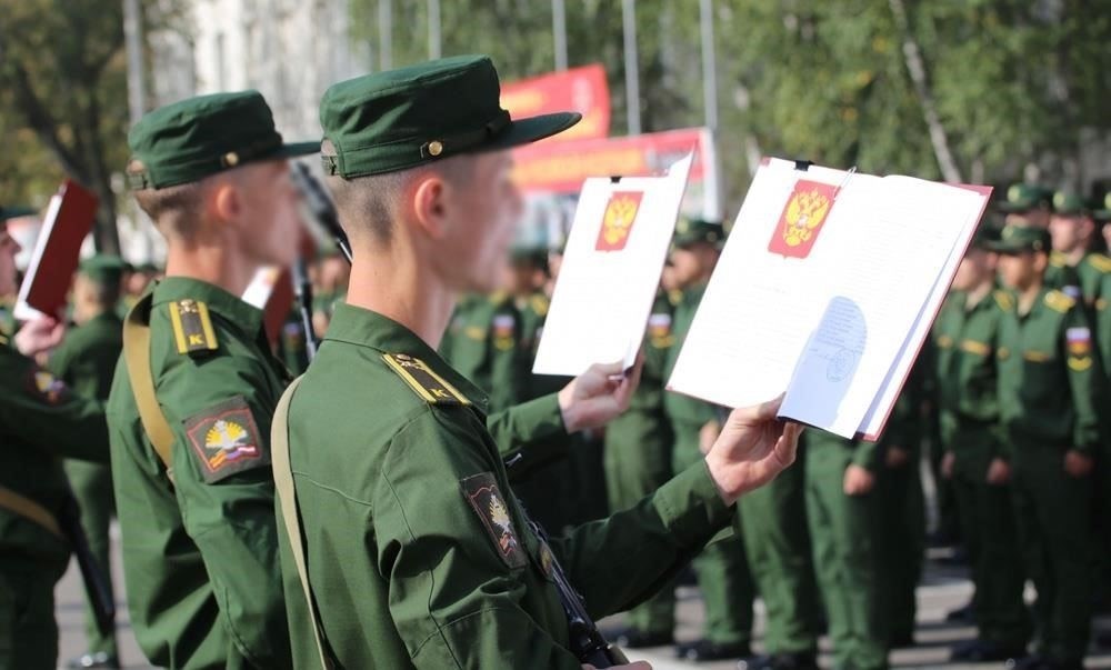 Чтобы поступить в это престижное военное заведение, кандидаты должны быть мужчинами, не старше 24 лет и не иметь каких-либо дисквалифицирующих заболеваний. Кроме того, кандидаты должны пройти обязательную службу или быть зачислены на действительную военную службу. Процесс отбора проходит на конкурсной основе, при этом особое внимание уделяется поиску лиц, демонстрирующих исключительную дисциплинированность, интеллект и потенциал к военному лидерству.