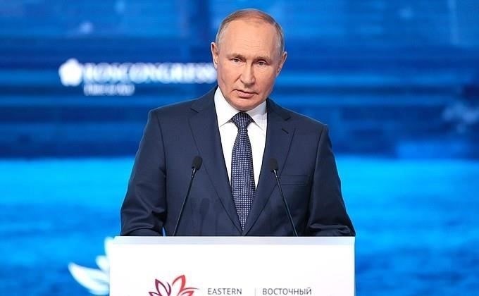 Экономическое воздействие: Железная дорога не только способствовала ведению военных действий, но и стимулировала экономическую деятельность России. Она позволила перевозить товары и ресурсы из отдаленных районов Сибири в европейскую часть России, способствуя промышленному росту.