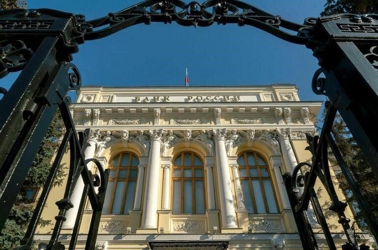 Центральный банк принял решение смягчить ограничения на выдачу жилищных кредитов для военнослужащих, чтобы улучшить условия для них. С этого момента на Министерство обороны больше не будут распространяться жесткие ограничения на финансирование. Этот шаг был предпринят после того, как регулятор выявил необходимость корректировки правил в ответ на меняющиеся требования военнослужащих.