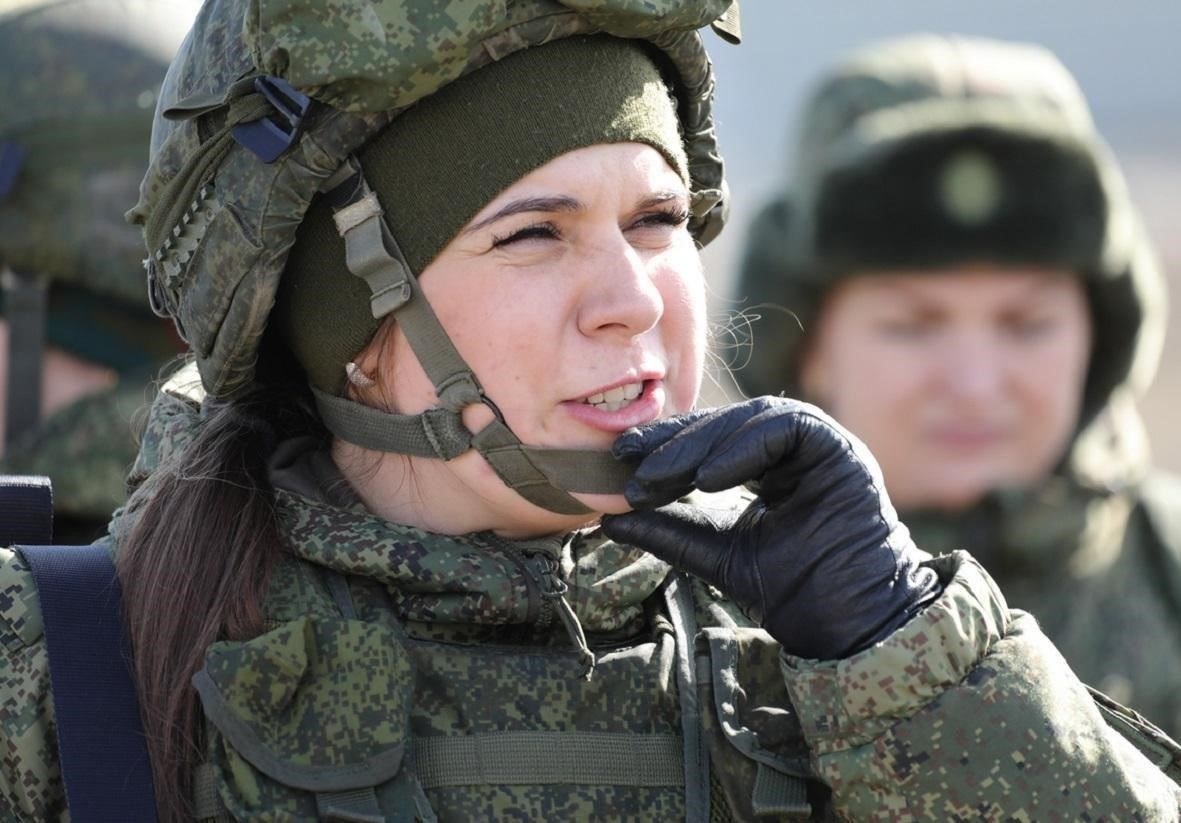 Женщины подписывают контракты на службу в зоне специальных военных операций